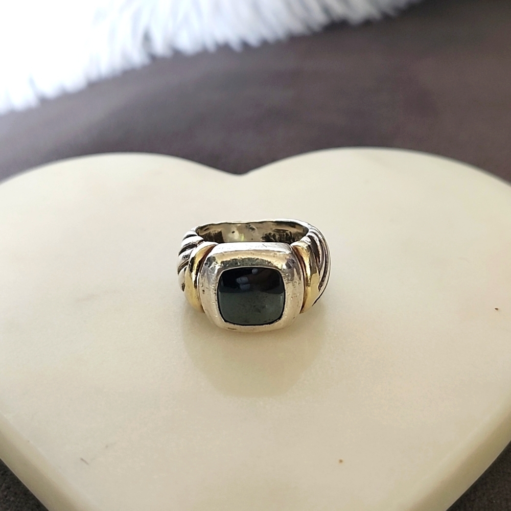 Elegant Silver and Black Women's Ring